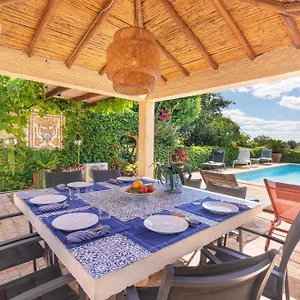 Casa Felix Loule